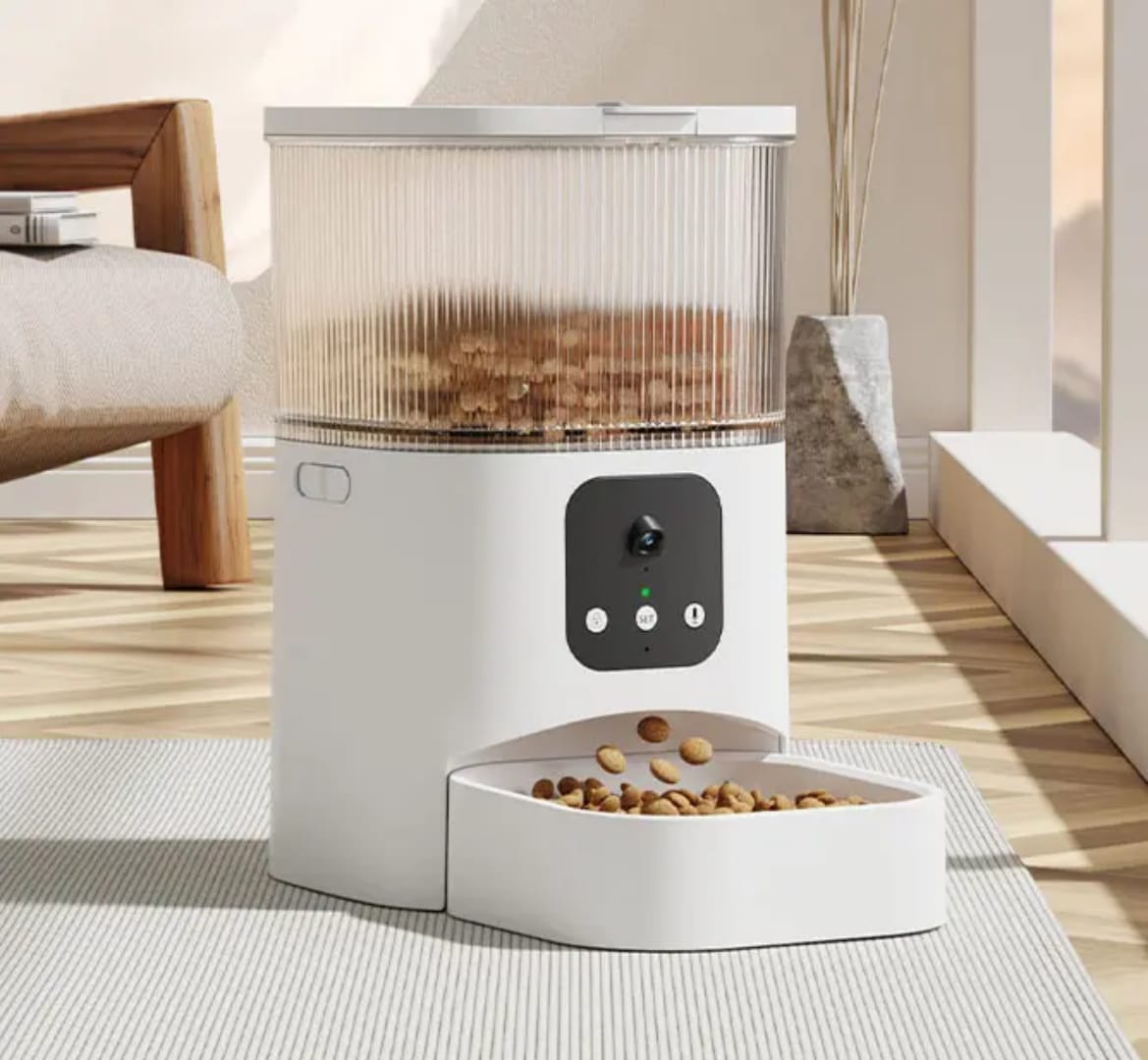 Smart Pet Feeder – Feed & Watch Anywhere!